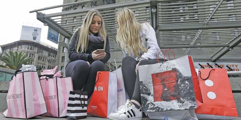 Mixed response to US retail stores during holidays